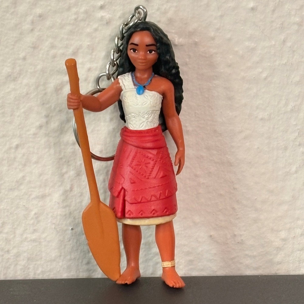 Disney Moana Keychain Unisex 3.5in Red Excellent PVC Figure Oar Accessory